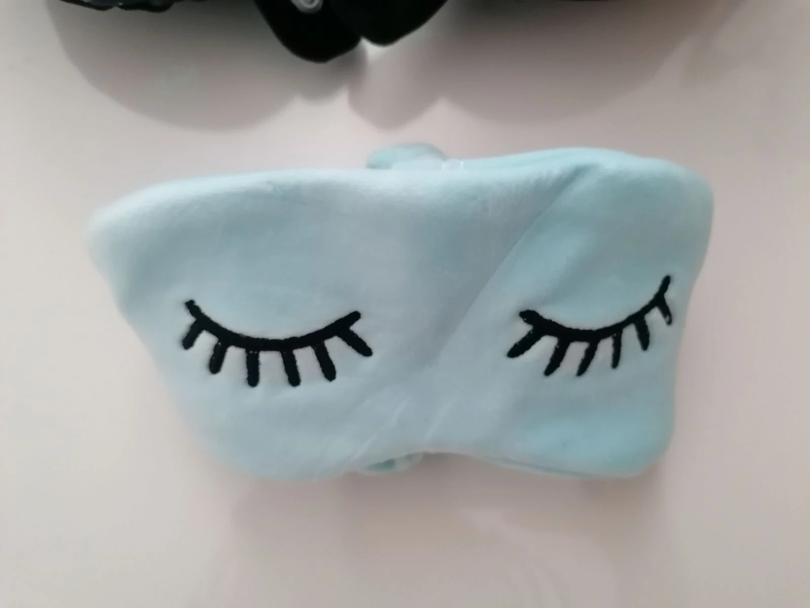 Travel pillow with eye cover – photo 2